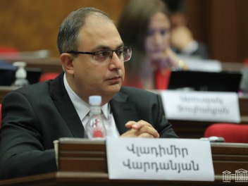 ԱԺ-ն քննարկում է Սահմանադրական դատարանի դատավ...