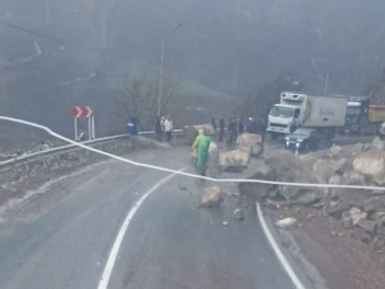 Անձրևների պատճառով Տաթևի ավտոճանապարհներին քա...