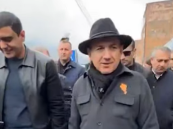 Առուշը որոշել է երկու լարի վրա խաղալ․ «Հրապարակ»