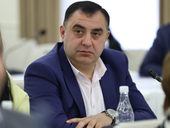 «Մայր Հայաստան» խմբակցությունը շարունակում է...