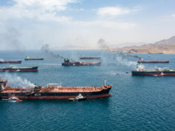 Առնվազն 16 նավ է ոչնչացվել Իրանի հարավային մա...