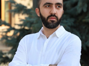 Դատարկ գլխով քպականները իրար հերթ չտալով հիան...