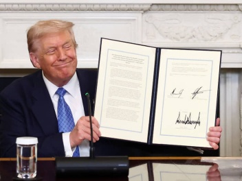 Թրամփի ստորագրությունը կհայտնվի 100 դոլարանոց...