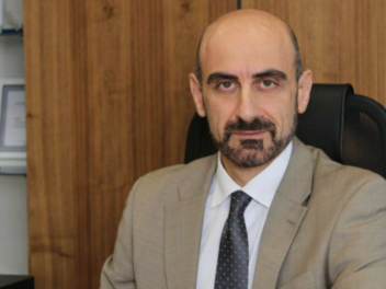 Որոշել է երեքին «փուռը տալ»․ «Հրապարակ»