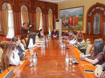 Գագիկ Ծառուկյանը հանդիպել է «Առաջարկ Հայաստանին» ծրագրի երիտասարդական պլատֆորմի ներկայացուցիչների հետ