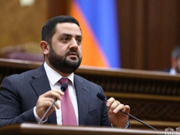 Ով է եղել Դավիթ Դանիելյանի ոտքի տակը փորողը․...