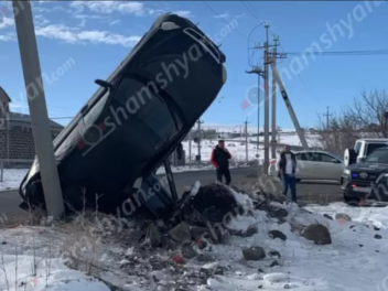 Կոտայքում «Lada Priora»-ն գլխիվայր շրջվել է