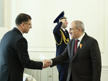 Նիկոլա Նիկոլովը Նիկոլ Փաշինյանի հետ հանդիպման...