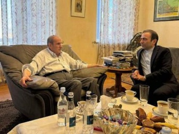 Լևոն Տեր-Պետրոսյանը հյուրընկալել է Իրանի դեսպանին. Զրուցել են շուրջ 2 ժամ
