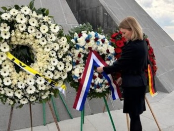 Միանում ենք հայերին և խոնարհվում այս nղբերգու...