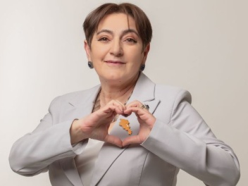 «Ապաքաղաքական» կրթական համակարգի ներկայացուցի...