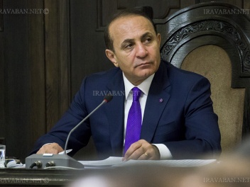 «Հրապարակ»․ Հովիկ Աբրահամյանին չեն ուզում ՀՀ-ից դուրս թողնել