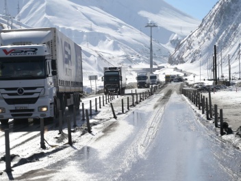 Լարսը փակ է