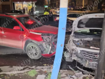 Երևանում բախվել են «Lexus»-ը, «Toyota»-ն և «H...