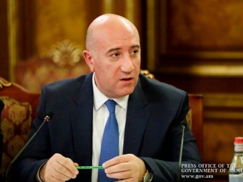 Ես կարծում եմ, որ չլողացած զինվոր մենք չունեն...