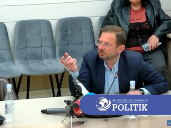 Պարոն Պապիկյանի հետ առանձին ի՞նչ եք պայմանավո...