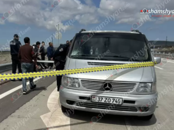 Երևան-Գյումրի ճանապարհին «Mercedes Vito»-ն վր...