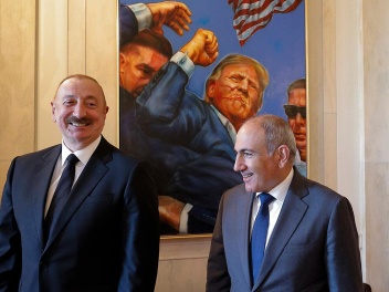 Մերժիր Ալիևի Նիկпլին, ընտրիր իրшկան խшղաղությունը