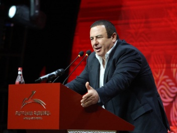 Մարդը չպետք է ընտրի դեղի և սննդի միջև. Ծառուկյան