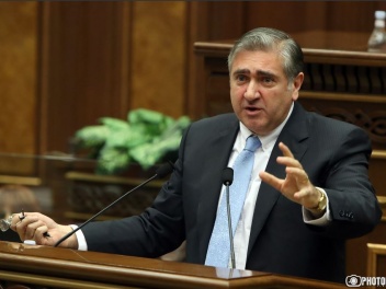 Պարո'ն Փաշինյան, դուք Մովսեսը չեք, դուք ժողով...