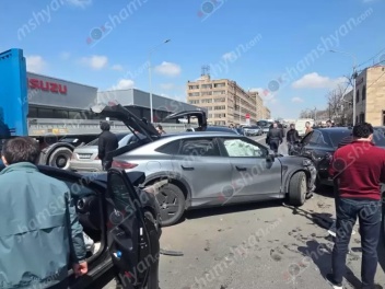 Թբիլիսյան խճուղում ավտոմեքենաներ են բախվել