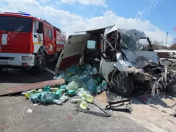 Կոտայքում Ford Transit-ը բախվել է բեռնատարին