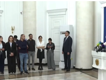 Լռե՛ք եւ դուրս եկե՛ք. Փաշինյանը հունից դուրս...