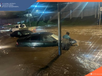 Փրկարարները դուրս են բերել անձրևաջրերում արգե...