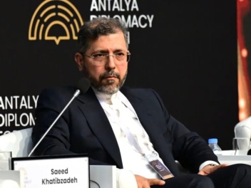 Իրանը շարունակում է պաշտպանական դիրք զբաղեցնե...