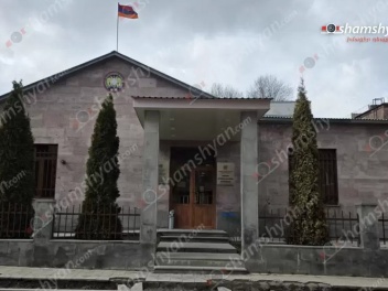 Մայրը ապտակել է իր որդուն ծաղրող դպրոցականի