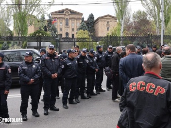 Անհետ կորածների հարազատները, ի նշան բողոքի, փ...