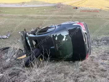 Արտաշավանում բախվել են «Mercedes»-ը և «BMW»-ն․ վերջինն էլ բախվել է քարերին և կողաշրջված հայտնվել դաշտում․ կա 6 վիրավոր