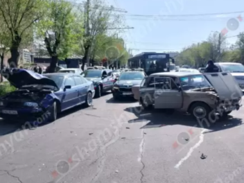 Կոմիտասի պողոտայում բախվել են «BMW»-ն և «ՎԱԶ...