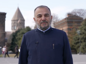 Վրթանես Սրբազանը Վեհափառի մոտ իր համար բարեխո...