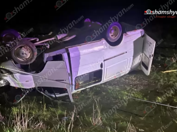 Եղվարդ-Զորավան ճանապարհին մեքենան դուրս է եկե...