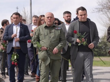 Նարեկ Կարապետյանը թիմակիցների հետ Ծիծեռնակաբե...