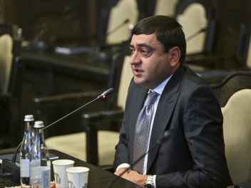 Մարզպետը նախընտրական ճնշումներ է գործադրում դ...