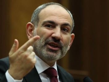 Օրինականության քերթողահոր ասպատակությունները․ «Հրապարակ»