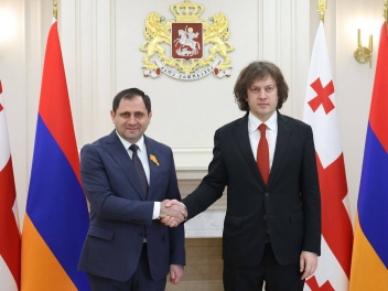 Թբիլիսիում հանդիպել են Սուրեն Պապիկյանն ու Իր...