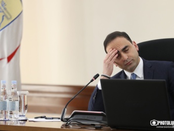 Քաղաքապետարանը շուրջ կես տարվա աշխատավարձ է պ...