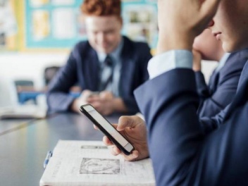 Հարցվածների 3.4%-ը գտնում է, որ հեռախոսների օ...