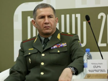 Ովքեր են հերթ կանգնում Օնիկի մոտ․ «Իրավունք»