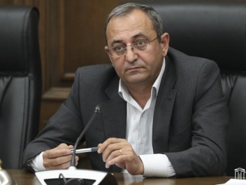 Պարոն Ծառուկյանի կարծիքը չգիտեմ, թե որտեղից է...