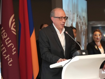 Ապրիլի 24-ը վերածվում է ձեւական արարողակարգի. Արա Այվազյան