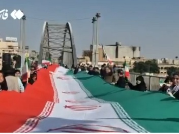 Իրանցիներն ամբողջ երկրում հավաքվում են կամուր...