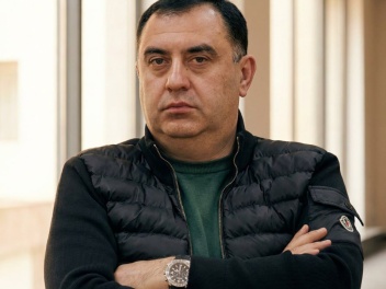 Դուրյան 33 հասցեի ճանապարհային փոսը գնալով վե...