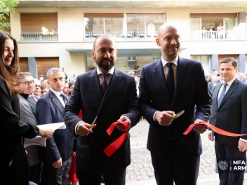 Փարիզում Միրզոյանի և Բարոյի մասնակցությամբ տե...