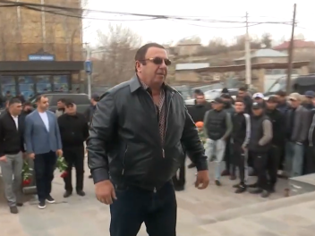 Որպեսզի մարդիկ կարողանան բարեկեցիկ ապրել իրենց հայրենիքում, պետք է ստեղծել իրական և կայուն պայմաններ