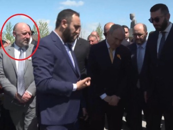 Российский бизнесмен собирает голоса для Нико...