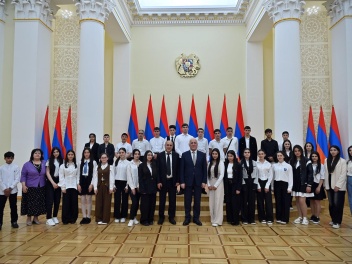 ՀՀ նախագահի նստավայր են այցելել Շիրակի մարզի տարբեր համայնքների մի խումբ դպրոցականներ